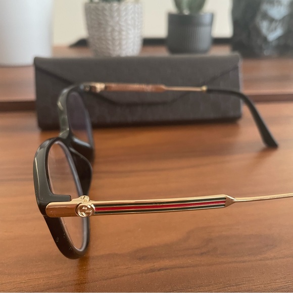 New as✨Authentic Gucci spectacles with case, cloth bag - Made in Italy 💚❤️💚 - Picture 4 of 13